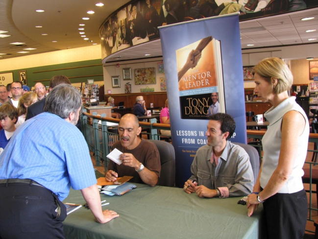 tony-dungy-nathan-whitaker-sharon-leavitt-at-barnes-noble-in-carmel-in