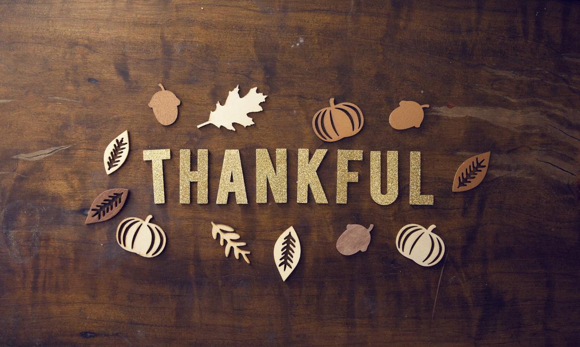 thankful design on wood board